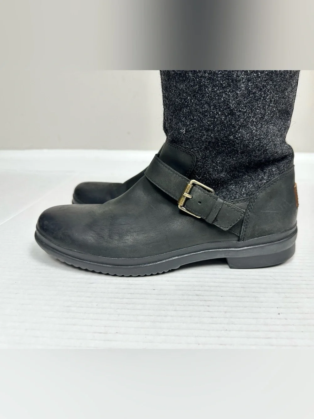 UGG Women's Robbie Mid-Calf Boots Size US 8.5